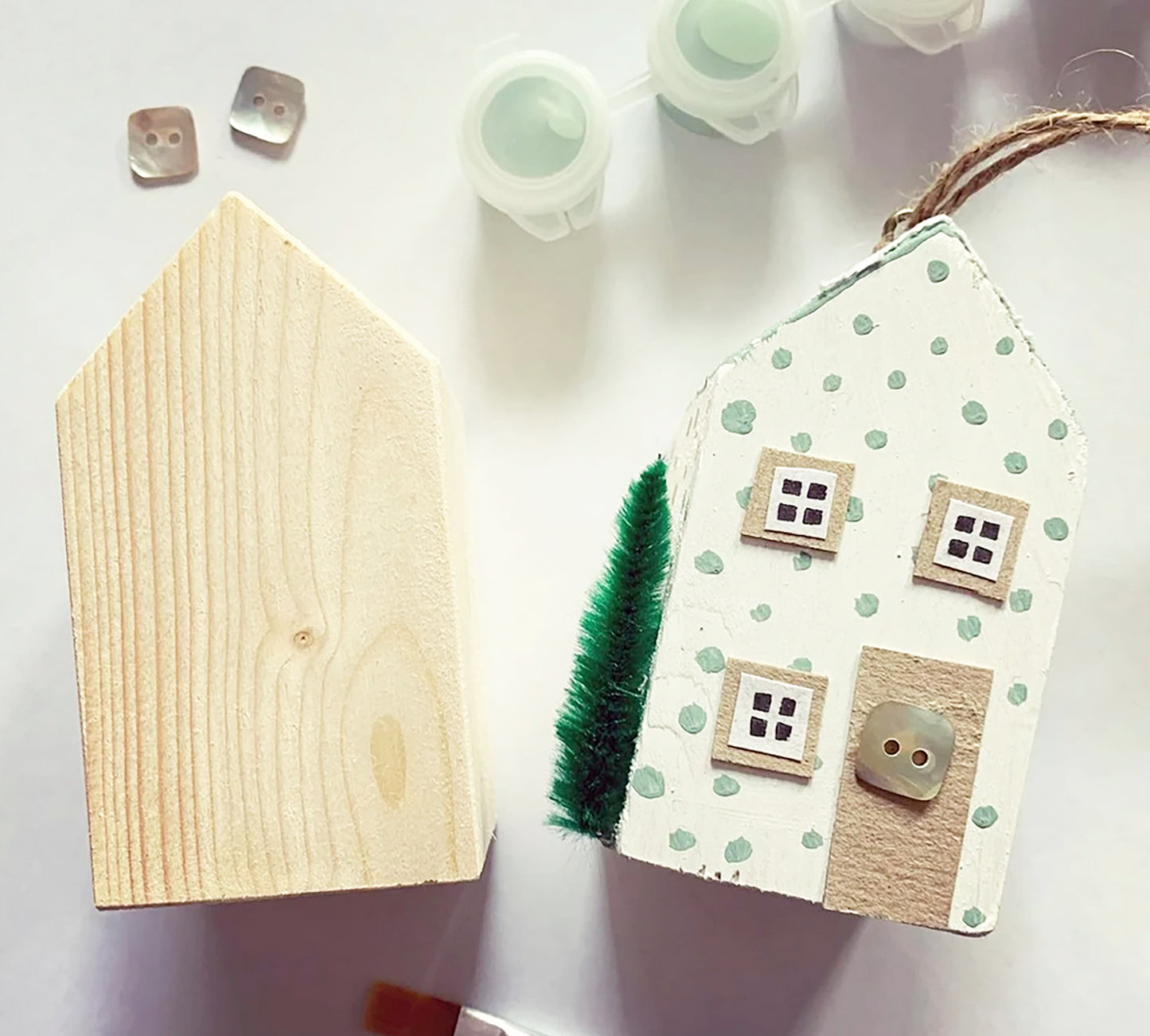 GREEN Wooden Houses Christmas Decoration Kit